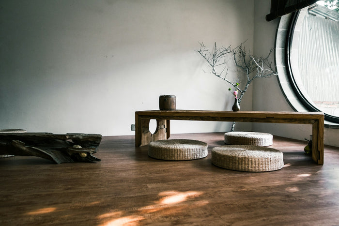 Living trends 2024 - chocolate brown, organic shapes & quiet luxury