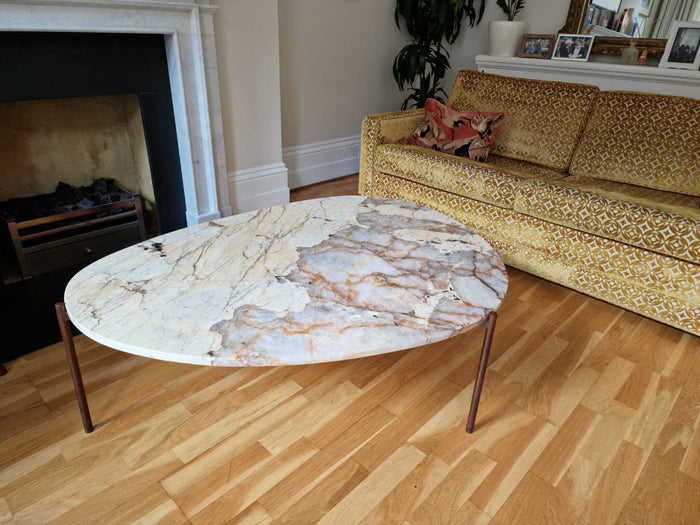 Organischer Couchtisch