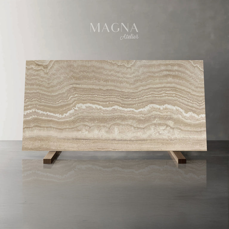 Lade das Bild in den Galerie-Viewer, Arles Travertin Beistelltisch
