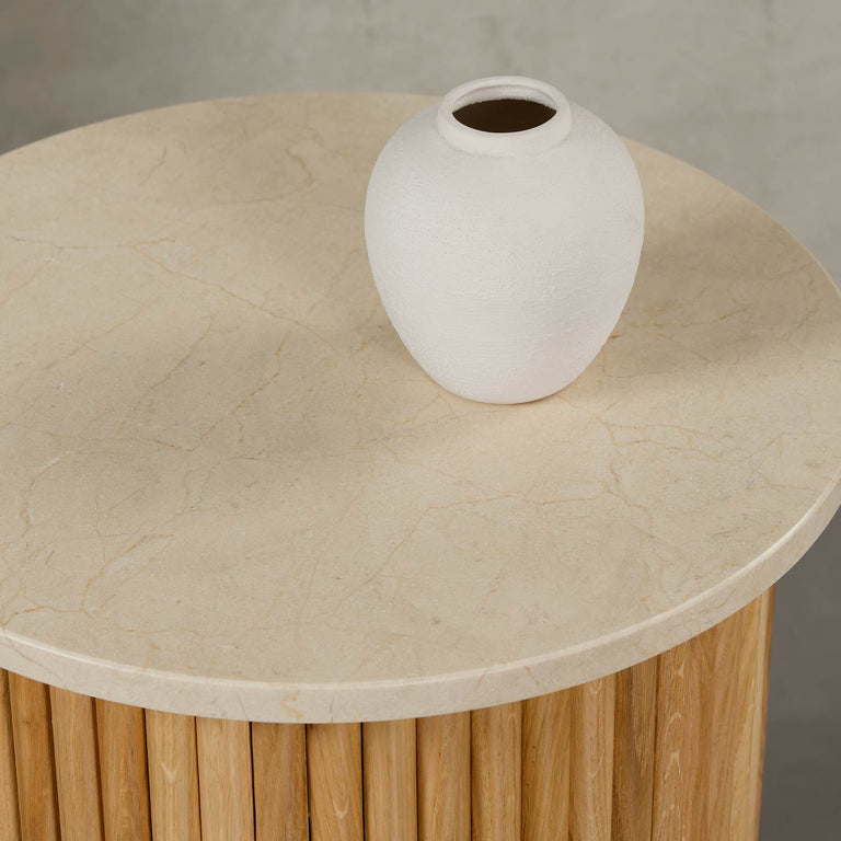 Lade das Bild in den Galerie-Viewer, Victoria Marmor Beistelltisch mit Eichenholzfuß, Naturstein-Oberfläche und dekorativer Vase, Designer Esstisch von MAGNA Atelier. #49168128704780
