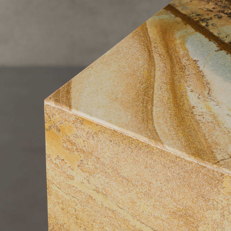 Lade das Bild in den Galerie-Viewer, Cube Palomino Marmor Beistelltisch
