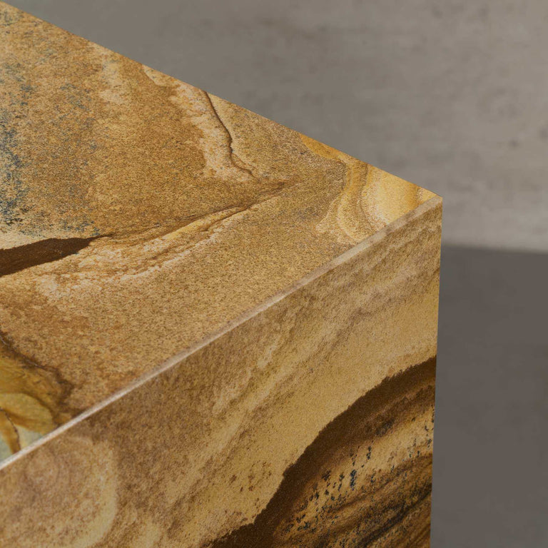 Lade das Bild in den Galerie-Viewer, Cube Palomino Marmor Beistelltisch
