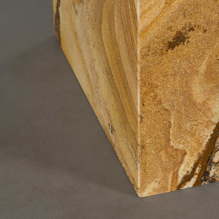 Lade das Bild in den Galerie-Viewer, Cube Palomino Marmor Beistelltisch
